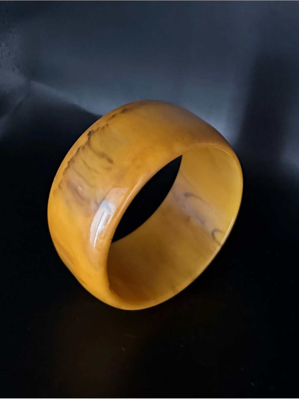 Collectors: Vintage,Marbled,Bakelite Bangle.Butterscotch Color.
(camera glare)